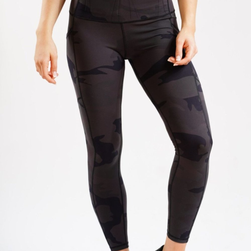 Alexo Athletica Dark Night 7/8 Camo Leggings